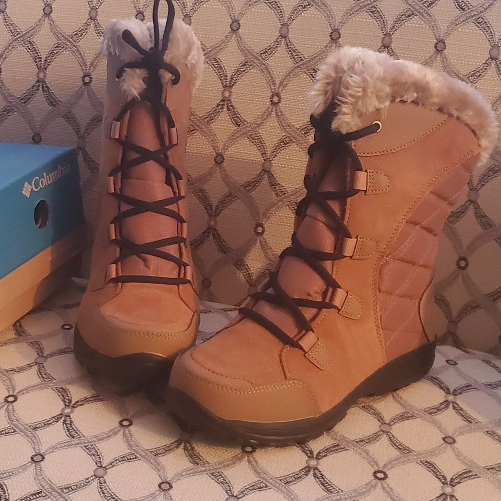 Snow boots